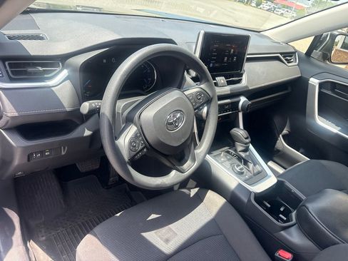 Used 2025 Toyota RAV4 LE AWD/4WD image 4