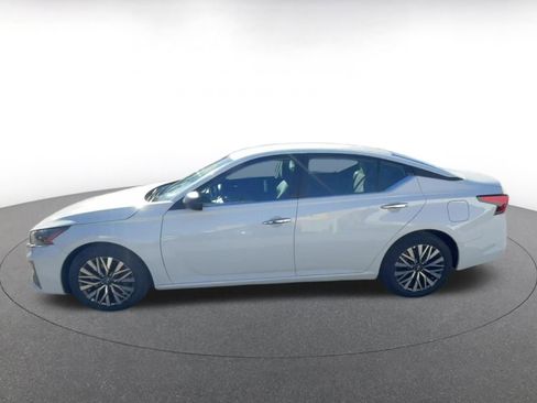 Used 2025 Nissan Altima 2.5 SV image 9