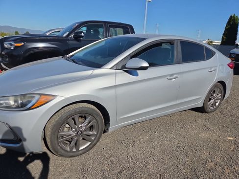 Used 2017 Hyundai Elantra SE w/ SE A/T Tech Package 03 FWD image 2