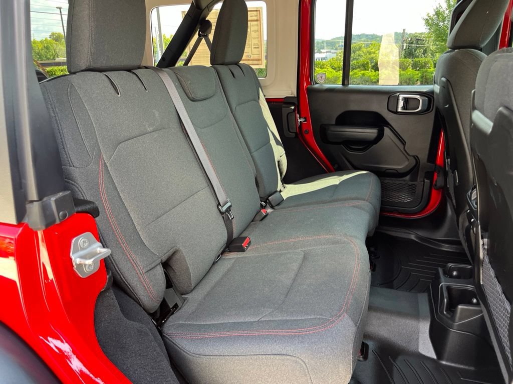 Used 2025 Jeep Wrangler Unlimited Rubicon AWD/4WD image 24