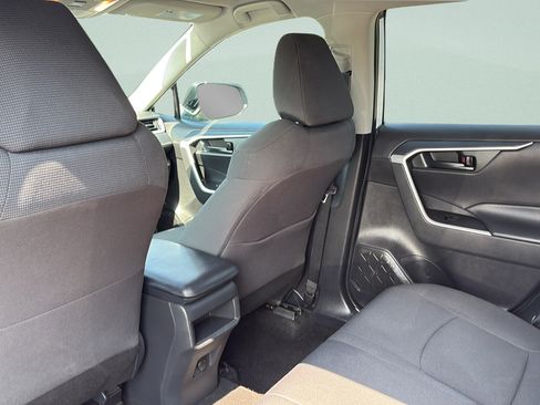 Used 2020 Toyota RAV4 LE w/ Carpet Mat Package AWD/4WD image 19