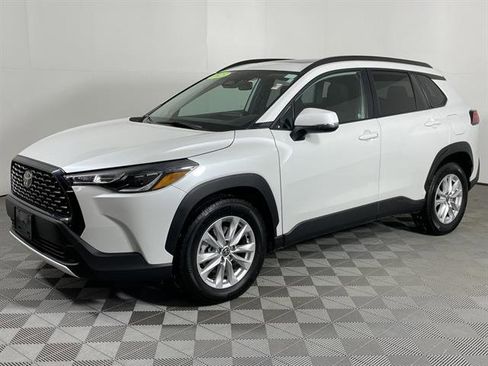 Certified 2023 Toyota Corolla Cross LE image 3