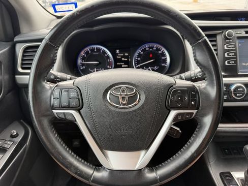 Used 2017 Toyota Highlander XLE FWD image 15