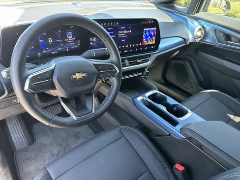 Used 2025 Chevrolet Equinox EV LT w/ Convenience Package image 21