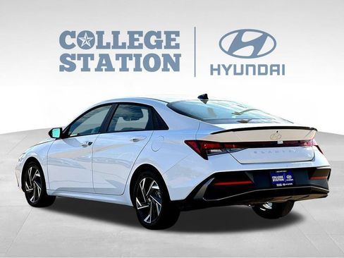 Used 2025 Hyundai Elantra Sport FWD image 7