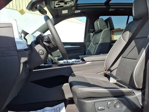 New 2026 Cadillac Escalade Luxury w/ Touring Package AWD/4WD image 11