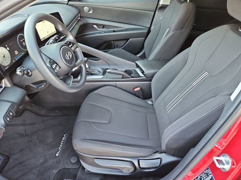 Used 2024 Hyundai Elantra SEL image 13