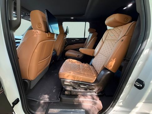 Used 2023 Cadillac Escalade ESV Premium Luxury w/ LPO, Radiant Package AWD/4WD image 21