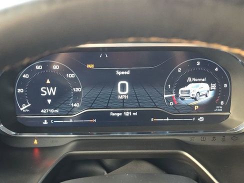 Used 2024 GMC Yukon AT4 w/ Technology Package image 32