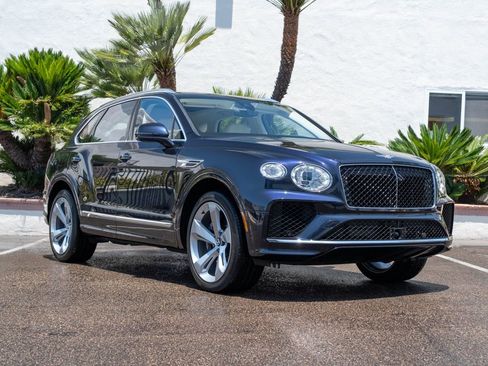 Used 2024 Bentley Bentayga AWD/4WD image 34