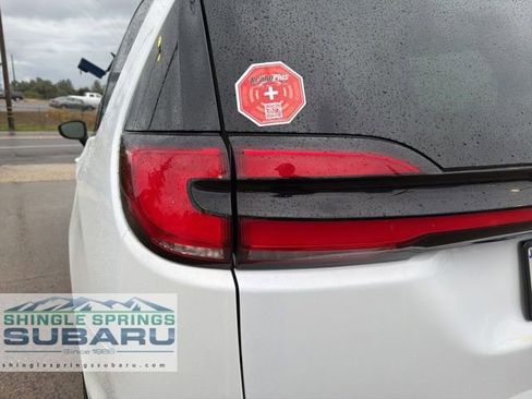 Used 2024 Chrysler Pacifica Touring-L image 16