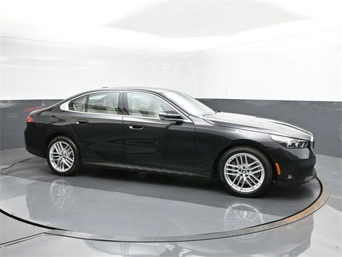 New 2025 BMW 530i w/ Premium Package image 17
