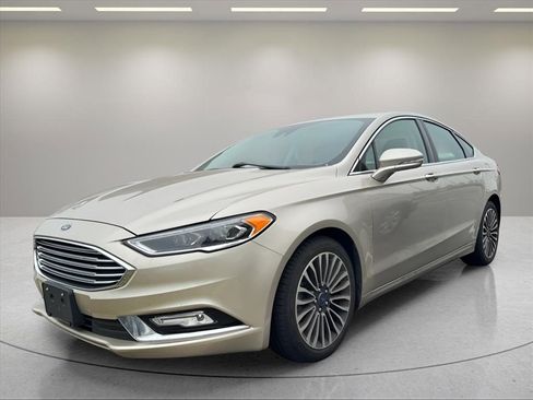 Used 2017 Ford Fusion SE w/ Fusion SE Technology Package FWD image 1