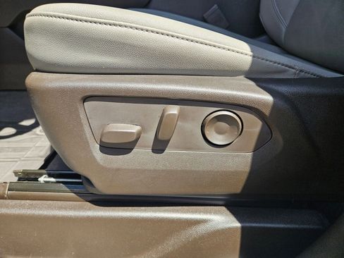 Used 2023 Chevrolet Tahoe Z71 w/ Luxury Package image 23