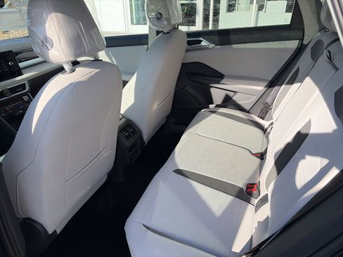 New 2026 Volkswagen Taos SE AWD/4WD image 15