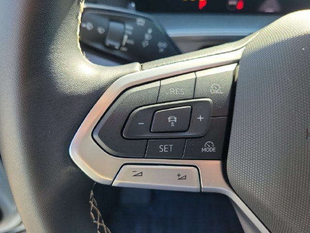Used 2025 Volkswagen Tiguan SE FWD image 21