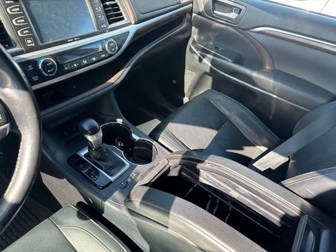 Used 2015 Toyota Highlander Limited Platinum AWD/4WD image 23
