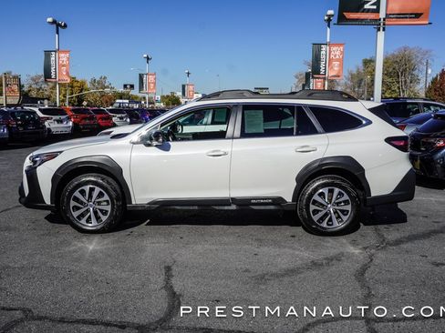 Used 2025 Subaru Outback Premium image 11
