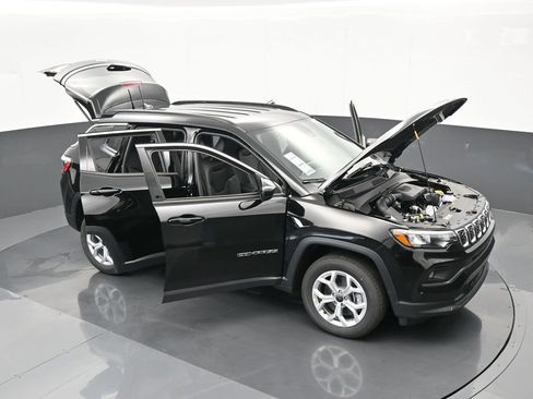 Used 2025 Jeep Compass Latitude image 61
