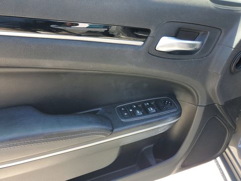 Used 2019 Chrysler 300 S image 17