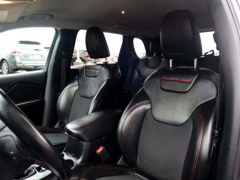 Used 2019 Jeep Cherokee Trailhawk image 57