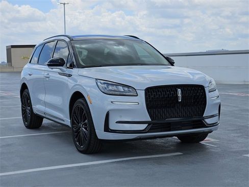 New 2025 Lincoln Corsair AWD w/ Equipment Group 101A image 3