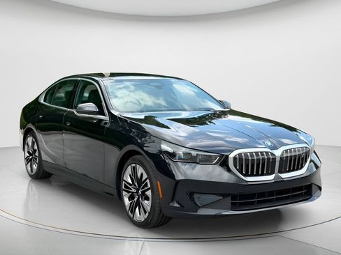 New 2027 BMW i5 eDrive40 w/ Premium Package RWD image 3
