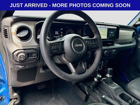 Used 2024 Jeep Gladiator Sport AWD/4WD image 11