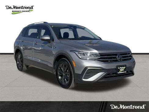 Used 2024 Volkswagen Tiguan SE image 3