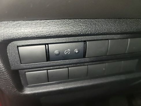 Used 2024 Mitsubishi Outlander ES image 10