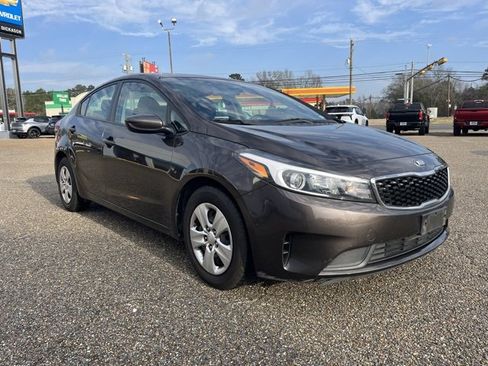 Used 2018 Kia Forte LX image 1