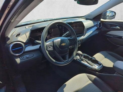 Used 2024 Chevrolet Trax LT image 10