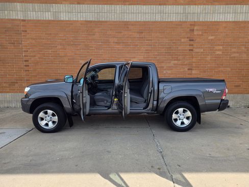 Used 2011 Toyota Tacoma 4x4 Double Cab w/ TRD Sport Pkg image 5