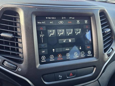 Used 2019 Jeep Cherokee Trailhawk w/ Comfort/Convenience Group image 19