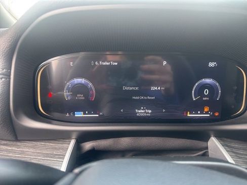 Used 2023 Jeep Wagoneer L Series II w/ HD Trailer Tow Package image 5