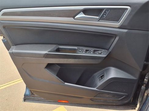 Used 2020 Volkswagen Atlas SE w/ Panoramic Sunroof Package image 18