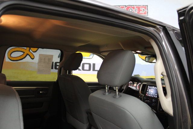 Used 2019 RAM 1500 Classic SLT AWD/4WD image 10
