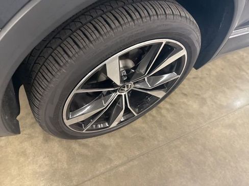 Used 2024 Volkswagen Tiguan SEL R-Line image 10