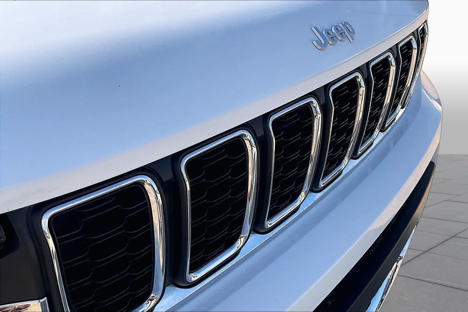 Used 2024 Jeep Grand Cherokee L Laredo RWD image 27