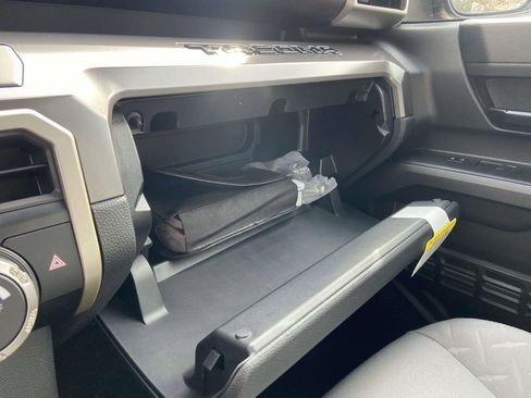 Used 2025 Toyota Tacoma TRD Sport image 28