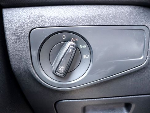 Used 2022 Volkswagen Tiguan S image 41