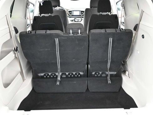 Used 2024 Chrysler Voyager LX FWD image 14