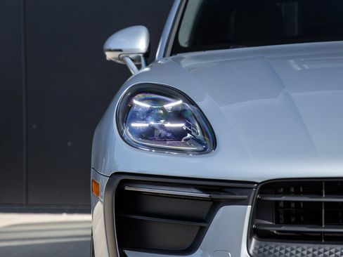 Certified 2026 Porsche Macan AWD/4WD image 20