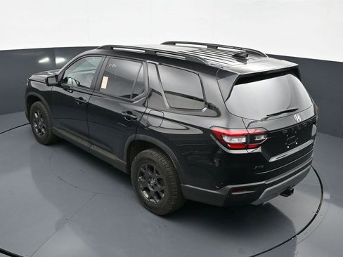 Used 2025 Honda Pilot TrailSport image 22