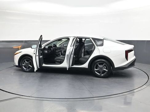 Used 2025 Kia K4 FWD image 43