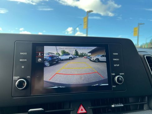 Used 2024 Kia Sportage LX image 18