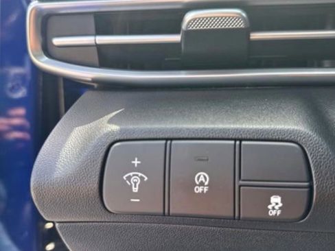Used 2025 Hyundai Elantra SE FWD image 20