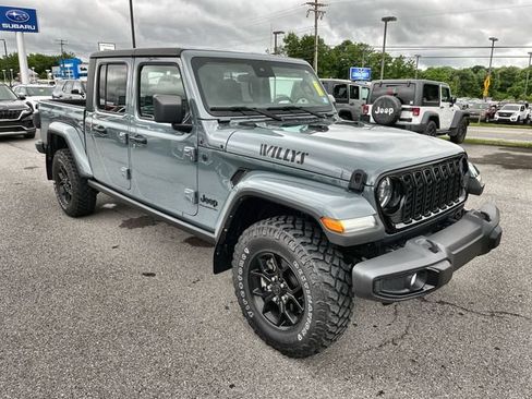 Used 2024 Jeep Gladiator Sport AWD/4WD image 10