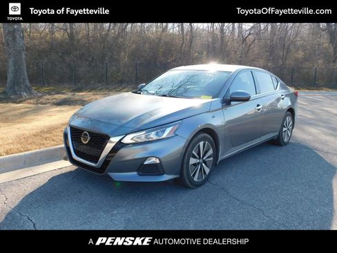 Used 2022 Nissan Altima 2.5 SV image 1