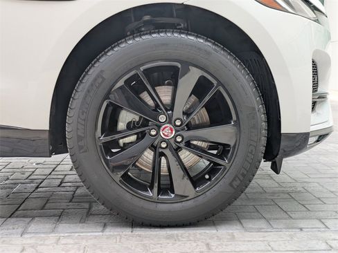 Used 2022 Jaguar F-PACE S image 11